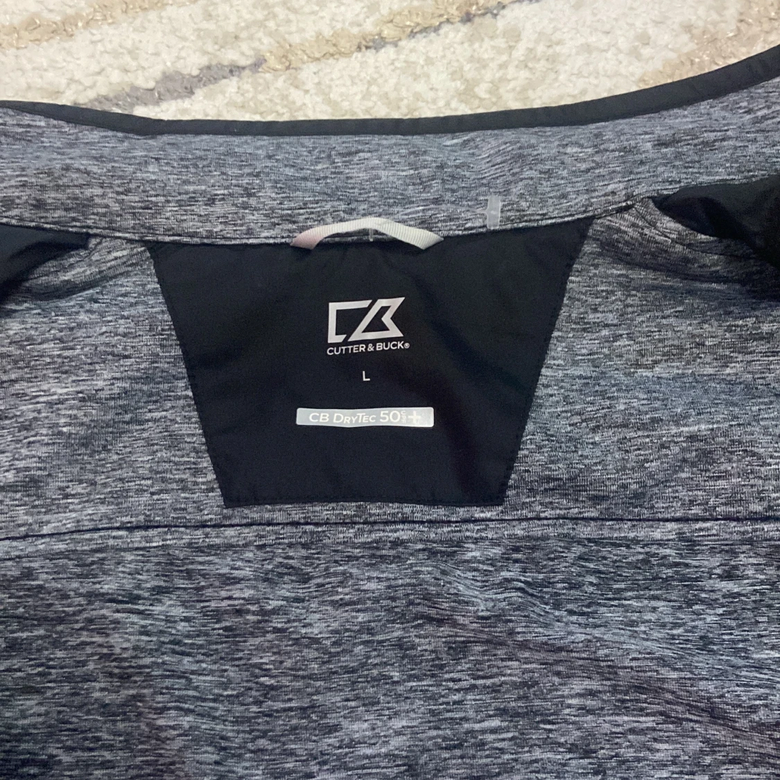 Grå och svart jacka från Cutter & Buck - 91