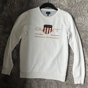 Gant tröja - Snygg vit Gant tröja Fint skick Pris kan diskuteras 