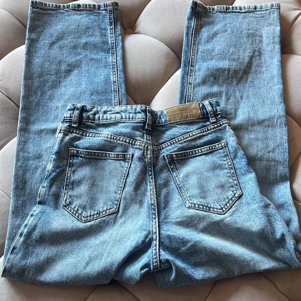 Säljer dessa jeans. ❤️Knappt använda. Storlek xxs, motsvarar 152. Baggy jeans från Lindex❤️skriv för frågor eller bilder!. Jeans & Byxor.