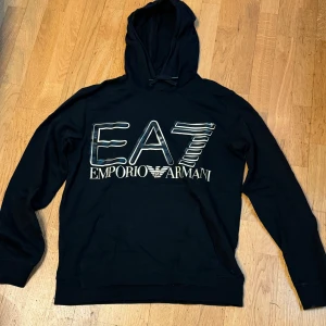 Emporio armani hoddie - Nästan som en helt ny, knappt använd 