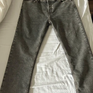 Montén jeans 36/34 - Jättebra skick som nya använda fåtal gånger. 