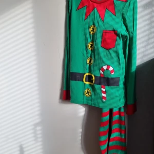 Jul Barn Kläder - Storlek 128, Väldigt bra skick.
