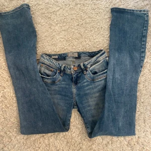 Ltb jeans! - Säljer dessa jättefina ltb jeans! De är i jättefint skick, är knappt använda! De är i stl 24W L32, hör av er vid frågor eller liknande!🥰🥰