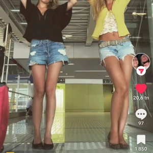 Leopard ballerinaskor  - Säljer mina favorit ballerina, ascoola och jättesköna. Perfekt till alla tillfällen med en liten klack som ger en mer sko känsla🤩 storlek 38 men passar även 39