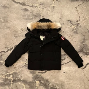 Canada Goose Wyndham Parka storlek S passar för M - Passa på!!!!