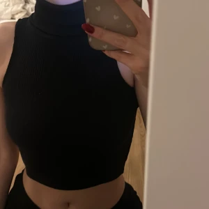 polotopp - Marinblå kortärmad polotröja i storlek xs från bikbok