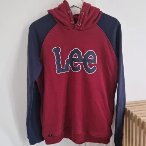 Hoddie Lee nyskick - Använd en gång. Nyskick. Storlek 14-15 år