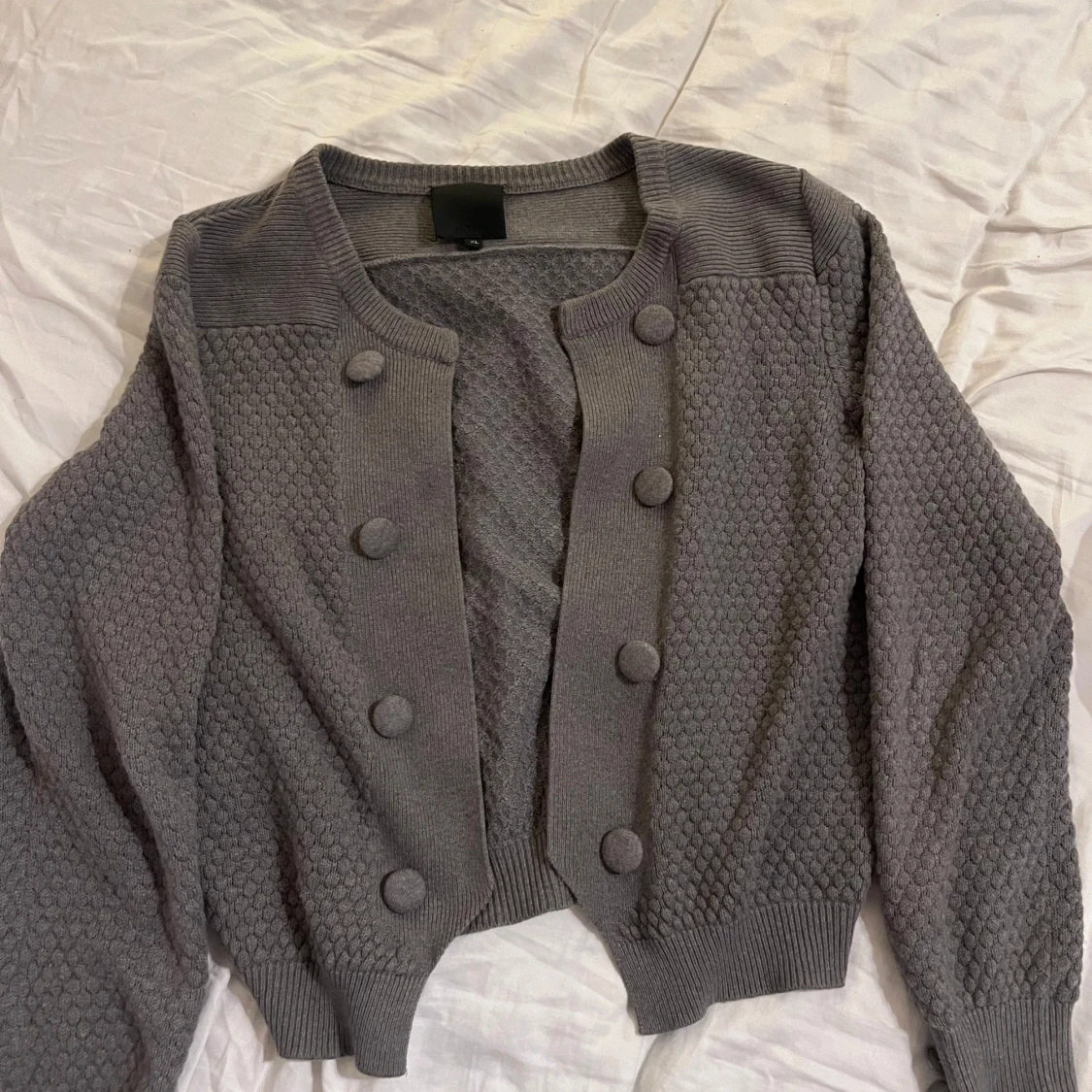 Grå kofta med knappar - 3