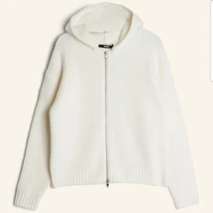 Vit stickad hoodie med dragkedja - Stickad kofta från Bikbok. Fint skick men med lite noppror