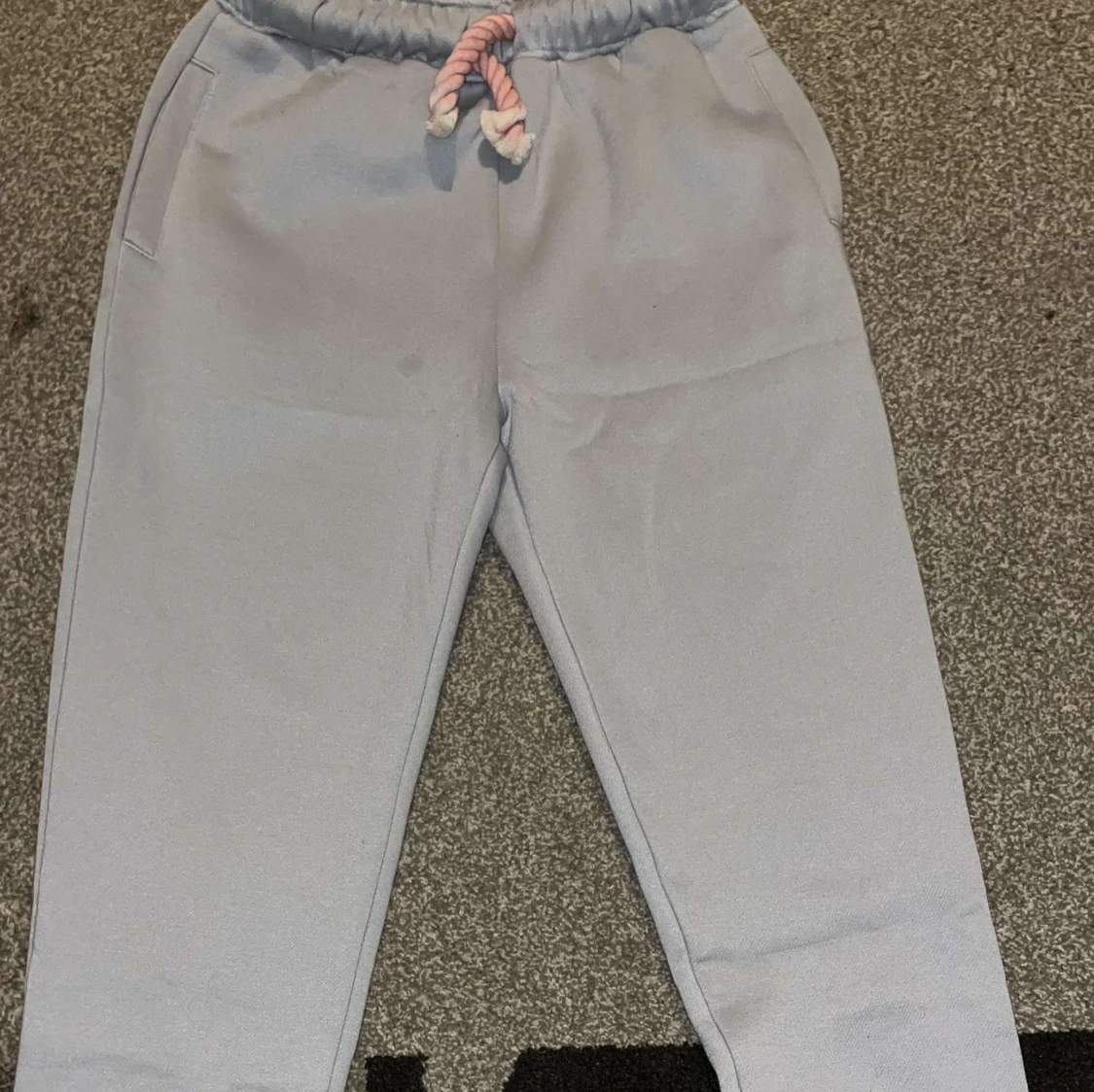 Ljusblå hoodie med rosa detaljer - 3