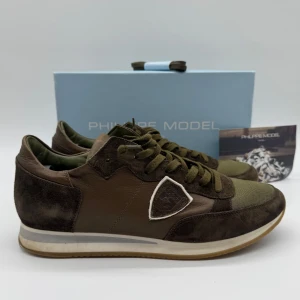 PHILIPPE MODEL TRPZ - - Philippemodel TRPZ - Skick: 10/10 - Tillbehör: Box & Extra snören - Storlek 45 - Nypris ca 3700kr - Deluxecloset