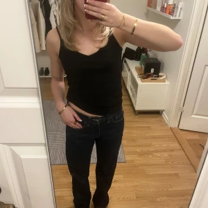 Raka jeans - Inga defekter alls och super fina men kommer inte till användning! Använd köp nu🙌🏻