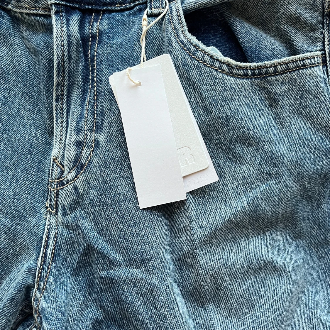 Blå jeans med rak passform - 2