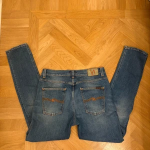 Nudie jeans  - Nudie jeans W 33 L 32 modell Lean Dean mycket fint skick inget slitage passar, slim.
