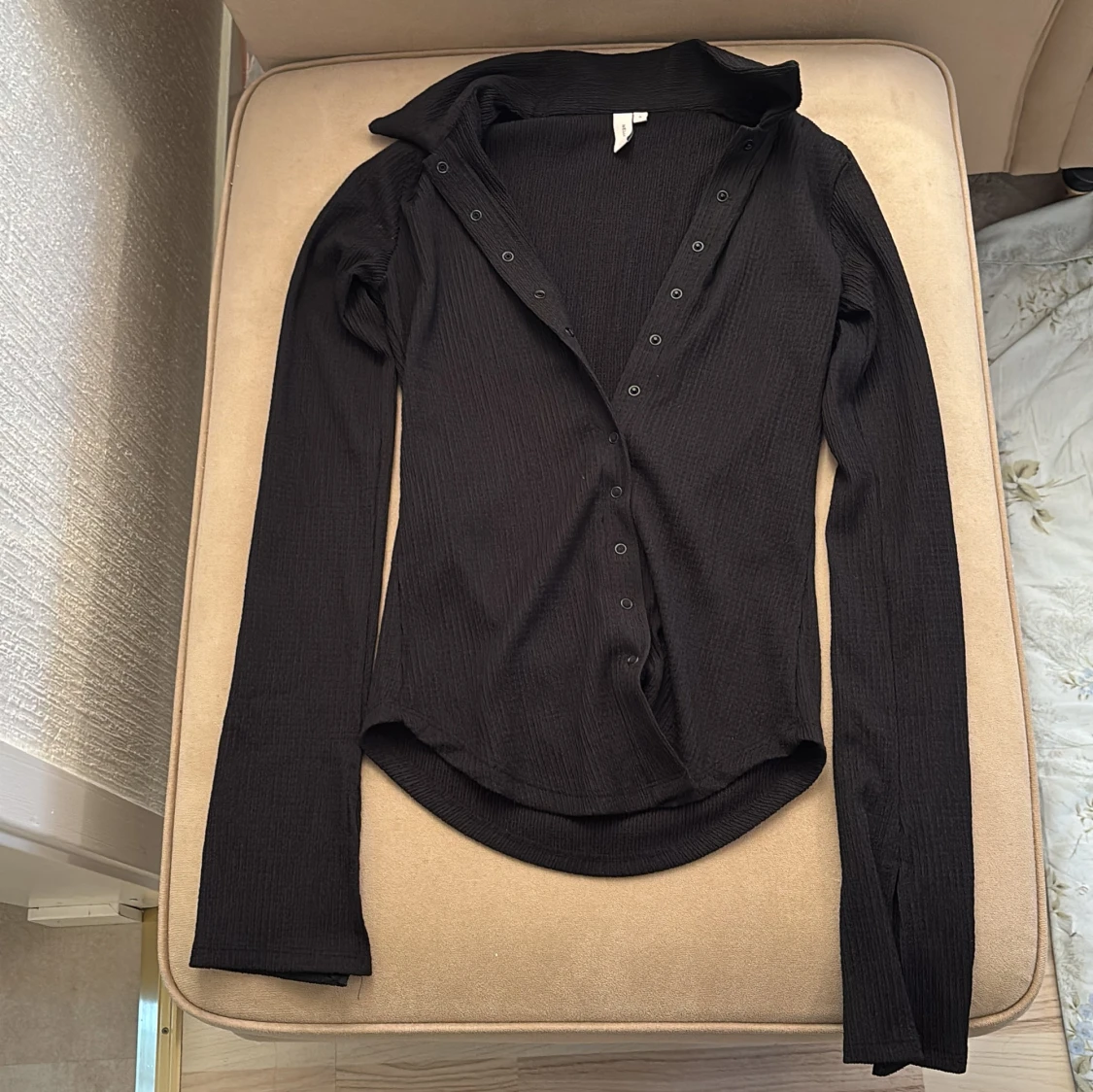 Svart ribbad skjorta - 1