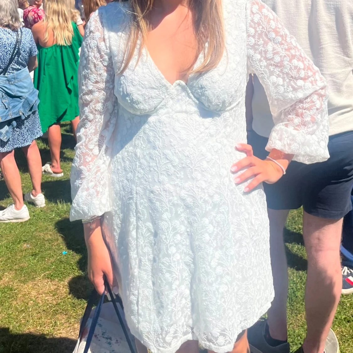 Vit spetsklänning från Gina Tricot - 1