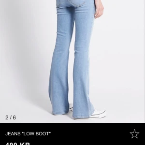 Jeans Low Boot - Säljer ett par jättefina, ljusa jeans från lager 157 i helt oanvänt skick. Jag har tyvärr beställt fel storlek så de har fortfarande prislappen kvar då de är oanvända. Bild på jeans o prislapp kan skickas vid önskemål(: