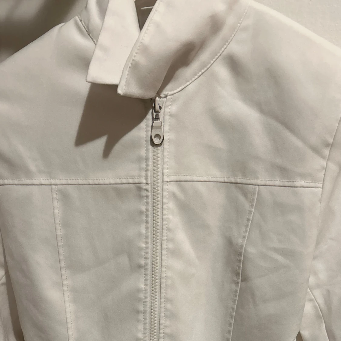 Vit blazer/kavaj med dragkedja - 91