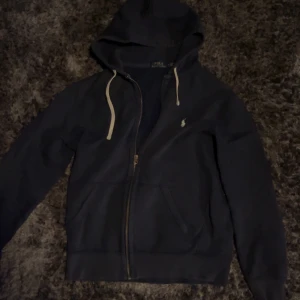 Ralph Lauren Zip Hoodie - - Storlek M - Skick 9/10 - Pris 600