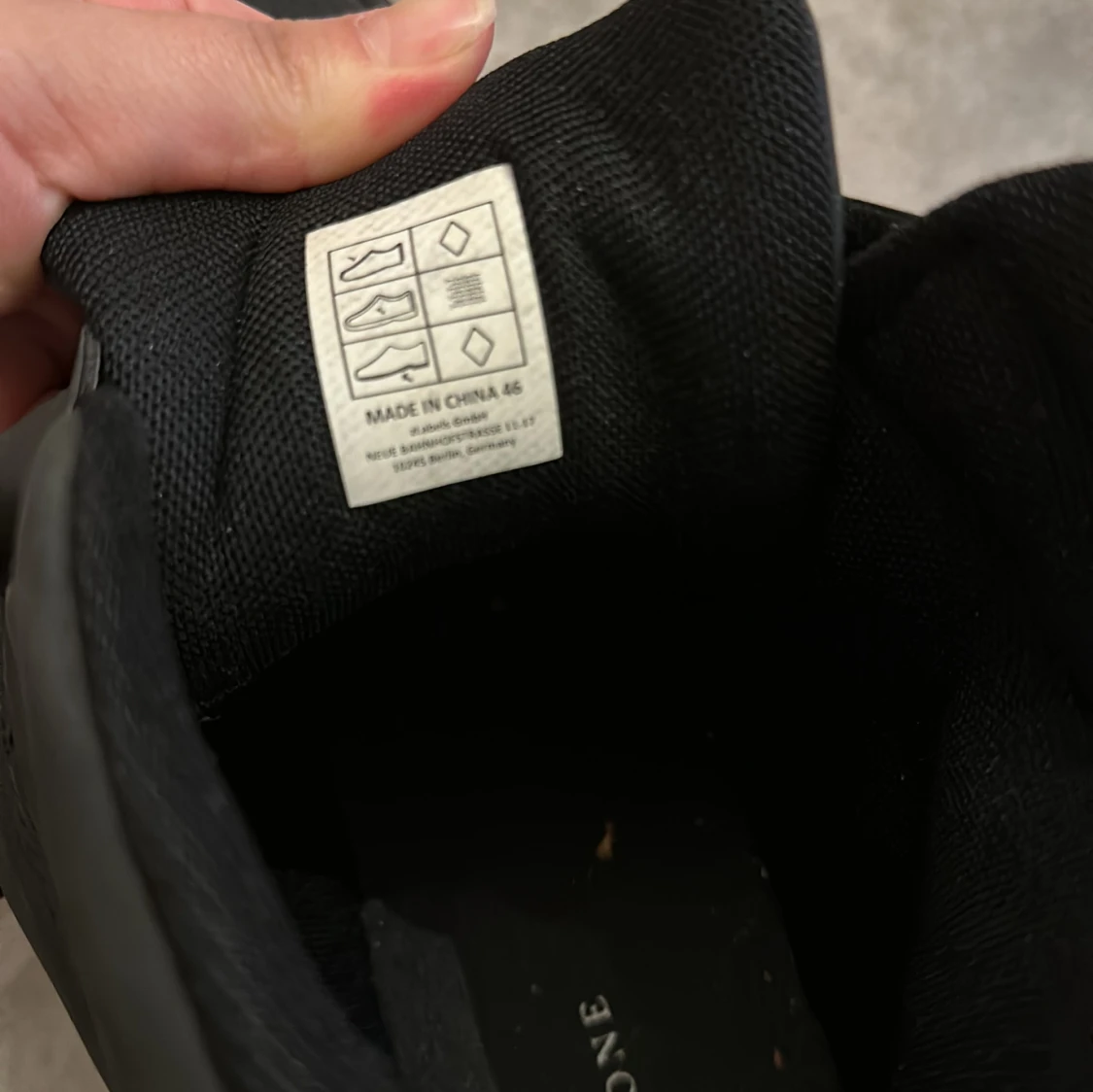 Svarta sneakers med snörning - 91