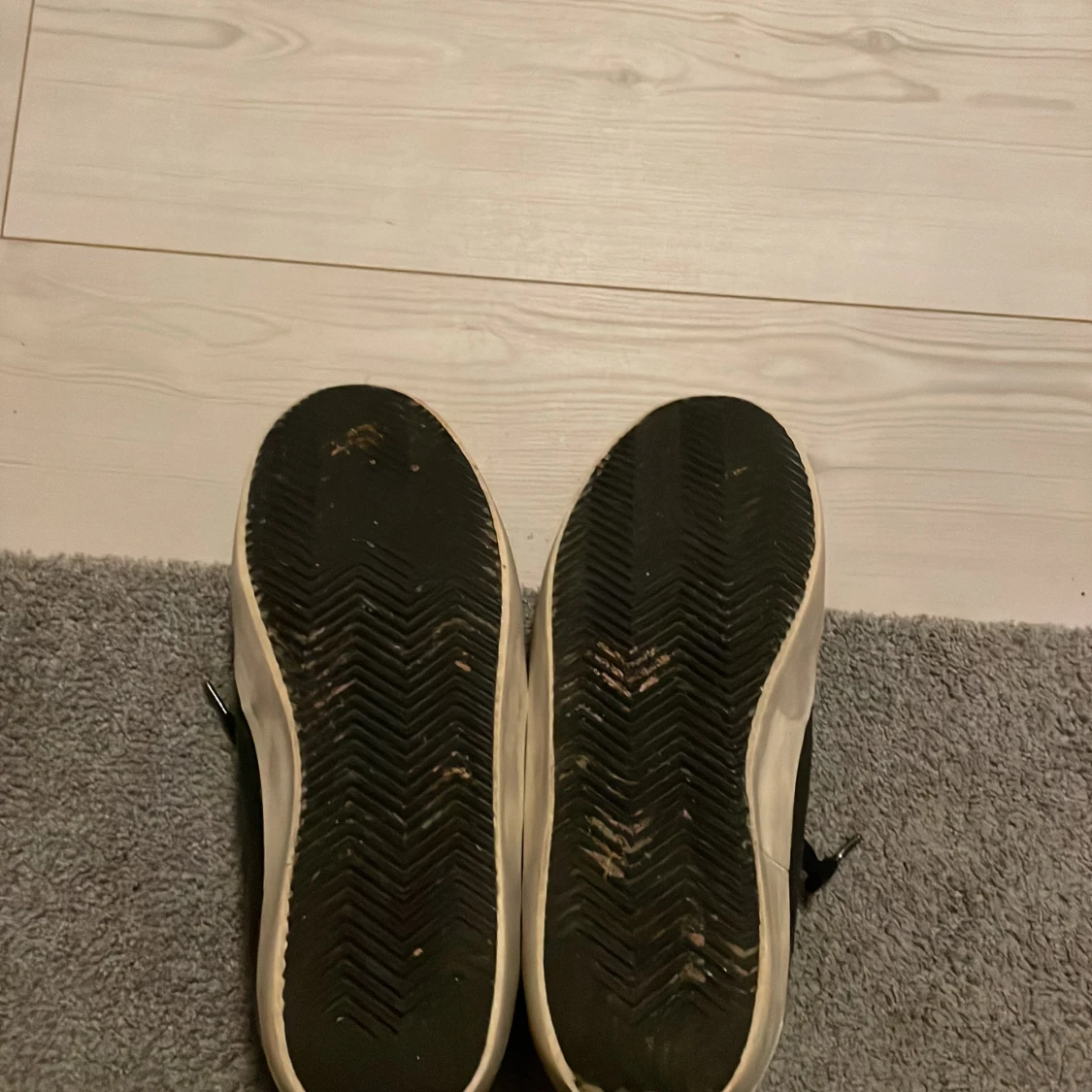  Golden goose   Skick 8,5/10 stl 43, Kan även ta byten  - 93