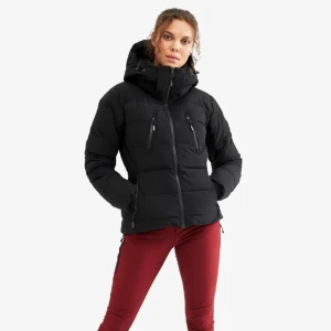 IGLOO Jacket - Säljer nu min otroliga skidjacka. Denna jacka är perfekt i backen men även till vardags. Denna jacka kommer garanterat hålla dig varm i vinter. Om du har frågor är det bara att kontakta mig💕säljer för 1000 - original pris 2200. 