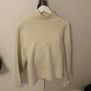 Vit stickad polo - Så fin till höst 🍂😍🥰