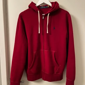Ralph lauren zip hoodie  - Hoodien är felfri och använt ett fåtal gånger. Skriv vid funderingar.