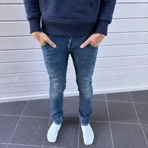 Dondup jeans (slim) | storlek 31 | modellen är 185 och väger 70 kg | fraktar spårbart📍