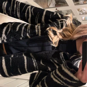 Teddy jacka - Jätte mysig teddy jacka med as snyggt zebra mönster!!💘💘helt slutsåld