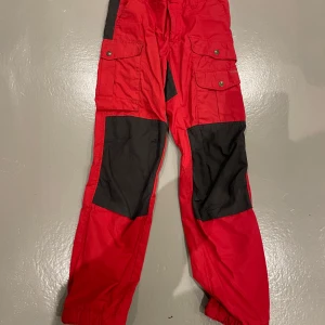 Fjällräven funktionsbyxa - Röd/svart funktionsbyxa storlek 36
