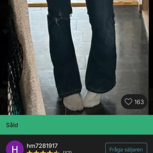 Mörkblåa jeans  - Bra sick, inga täken på användning, 