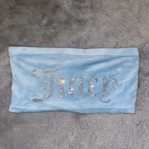 Juicy Couture topp - Ljusblå juicy Couture topp storlek M, älskar den men tyvärr för stor för mig. 