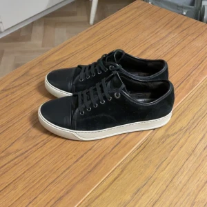 Lanvin - Tjena, säljer mina Lanvin som är uk 6 strl 40 Men passar 42 skick 8/10 pris går givetvis att diskutera