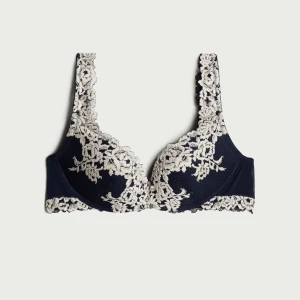 Intimissimi bh gioia - Säljer den för den inte kommer till användning, säljer för 350kr men kan diskuteras ❤️ är i storlek 75B, möts bara upp! Stockholm 