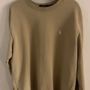 Polo Ralph Lauren  tröja  - Nytt skick  Använd ett par gånger  Storlek Xs/S Säljer pga av storlek  