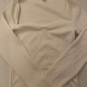 Topp - Jättesnygg topp från hm som ej kommer till användning då den är för liten, skriv om ni har frågor!💕