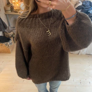 Stickad tröja med mohair - SUPER snygg i jätteee bra kvalitet💕💕med mycket mohair, kostar runt 1500 ny