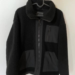 Pilejacka Etirel - Skön o varm pilejacka. Använd fåtal gånger, inga synliga märken. 