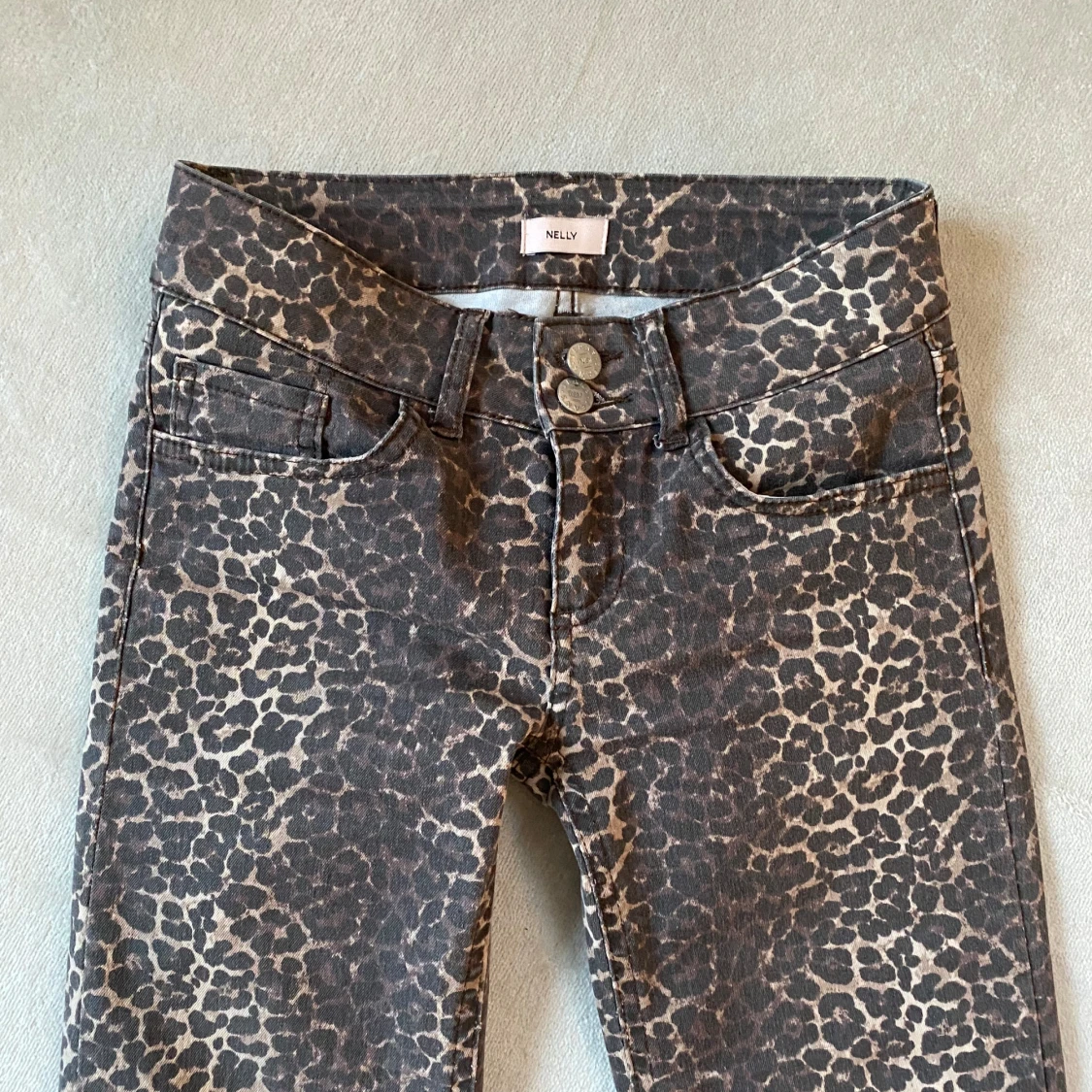 Leopardmönstrade jeans