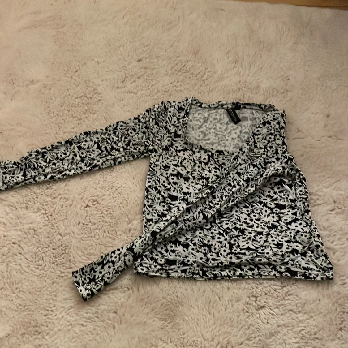 Blommig långärmad topp från Cotton On - 92