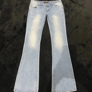 Lågmidjade jeans  - Snygga Lågmidjade jeans! Säljer då de inte riktigt kommer till användning ❣️