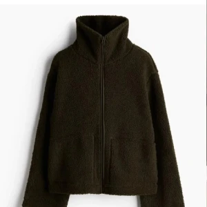 Teddyjacka H&M - Teddyjacka från H&M, helt ny. Storlek L, mer som M, lapparna kvar 🤎