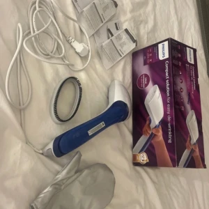 Philips steamer - Använd 1-2 gånger endast. Super smidig att använda för att fräscha upp och få bort alla skrynkliga kläder. 