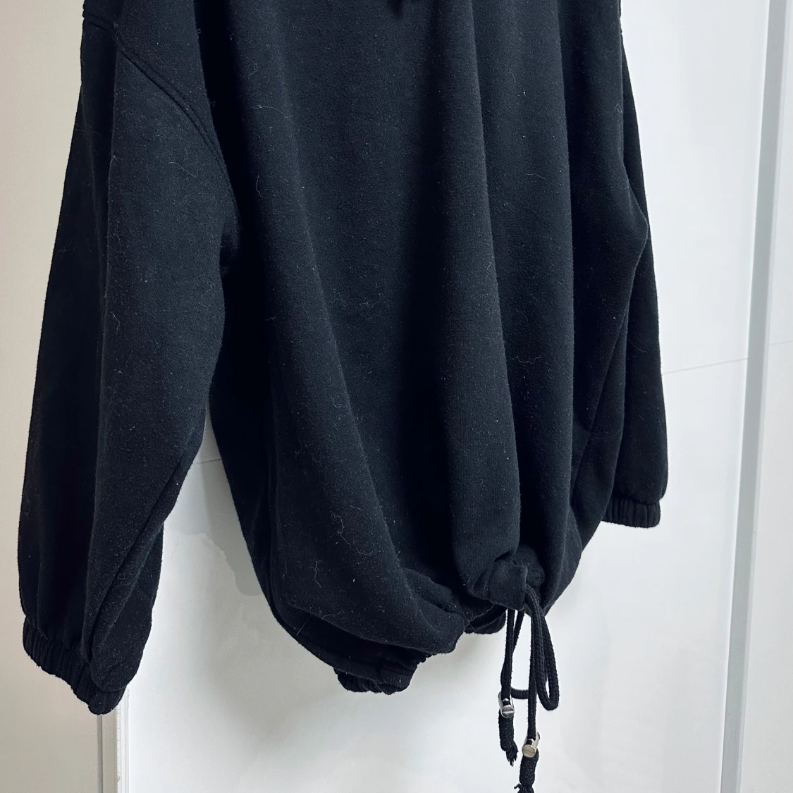 Svart hoodie - 91
