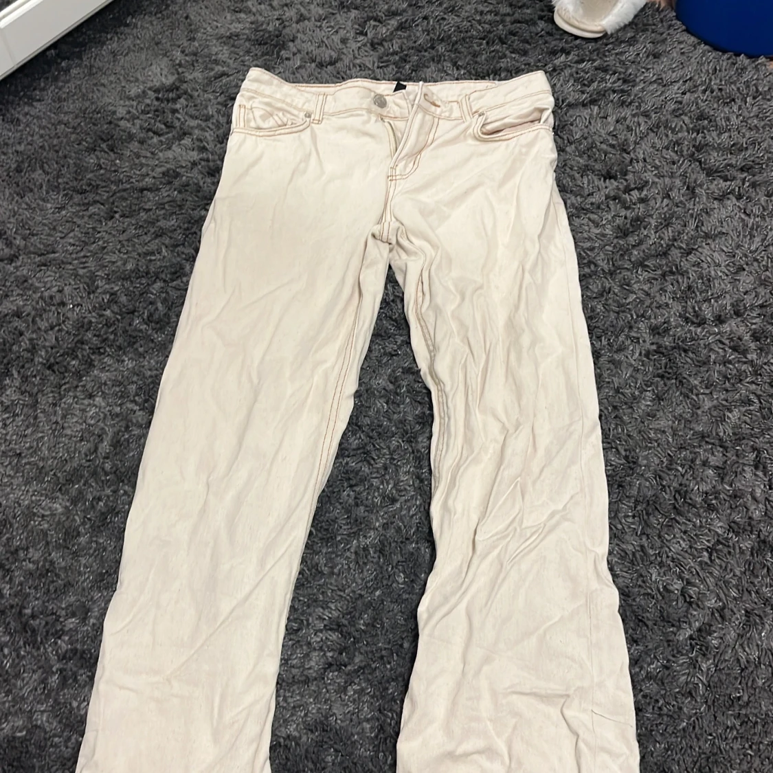 Beige jeans med dragkedja