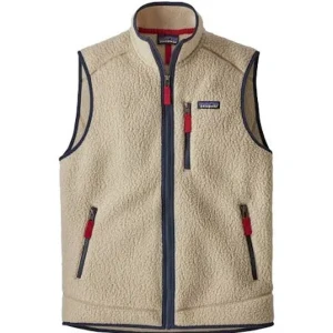 Beige fleeceväst från Patagonia - Säljer min väst från patagonia då den har blivit för liten! Mitt pris 1100 SEK har ni nå frågor är de bara att hojta till!