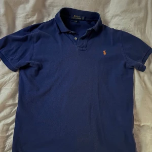 Ralph Lauren Piké  - Snygg Blå Ralph Lauren Piké utan defekter