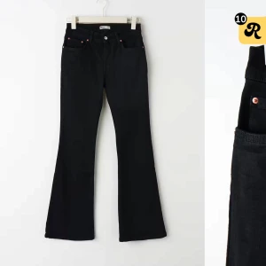 Svarta bootcut jeans från Perfect Jeans - Snygga svarta bootcut jeans från Gina Tricot. Storlek 36, några defekter (se bild 4). Nypris 500 kr