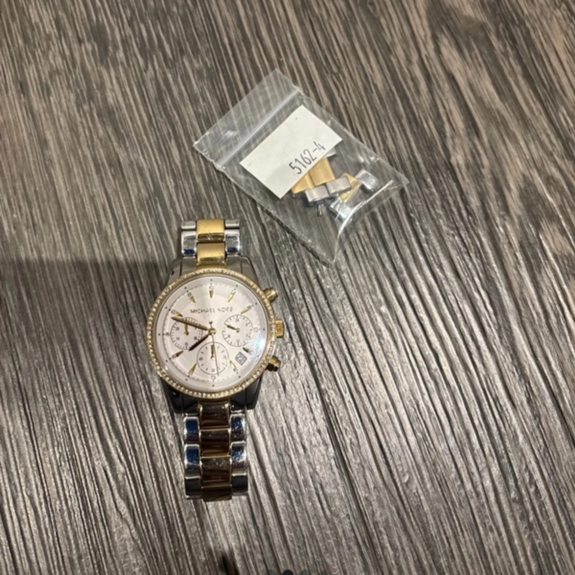 Michael Kors klocka i guld och silver - 90